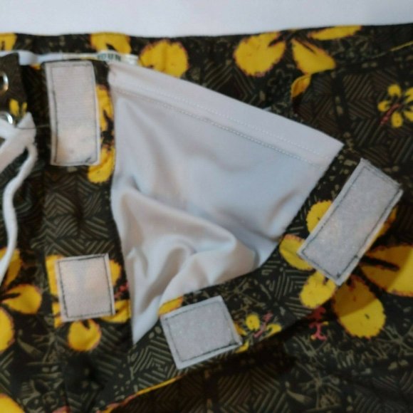 The Simpsons Calhoun Sportwear XXL Extra Extra Large Floral Green Yellow Shorts - Picture 8 of 11